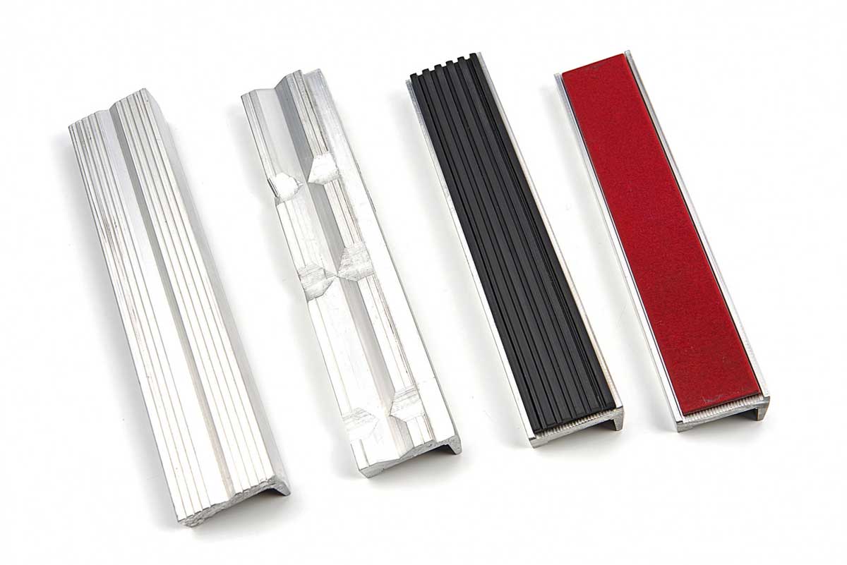 Sada 4 párů ochranných hliníkových čelistí s přídržnými magnety pro svěrák, s plstí a gumou, šířka 125 mm