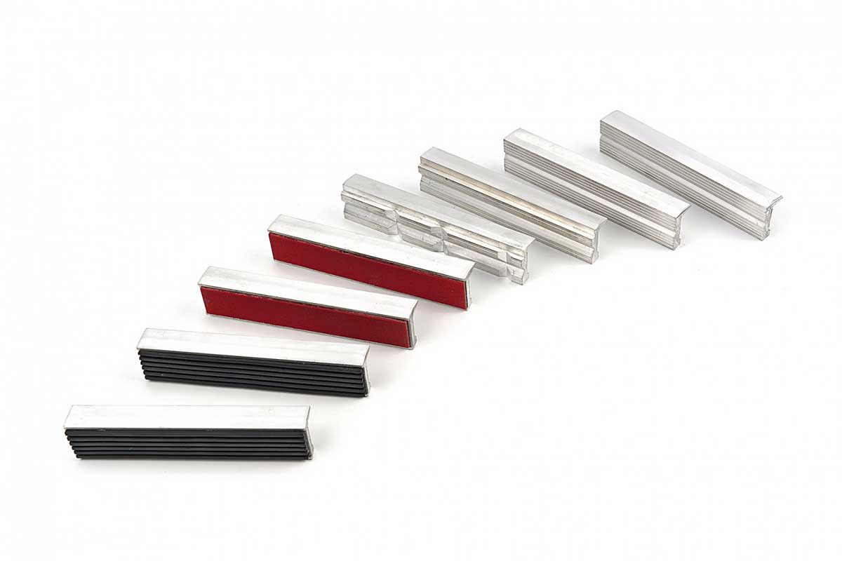 Sada 4 párů ochranných hliníkových čelistí s přídržnými magnety pro svěrák, s plstí a gumou, šířka 100 mm