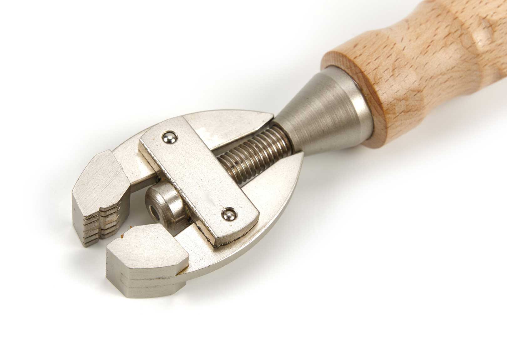 Malý ruční svěrák 15 mm s utahovací rukojetí pro drobné práce, celková délka 140 mm
