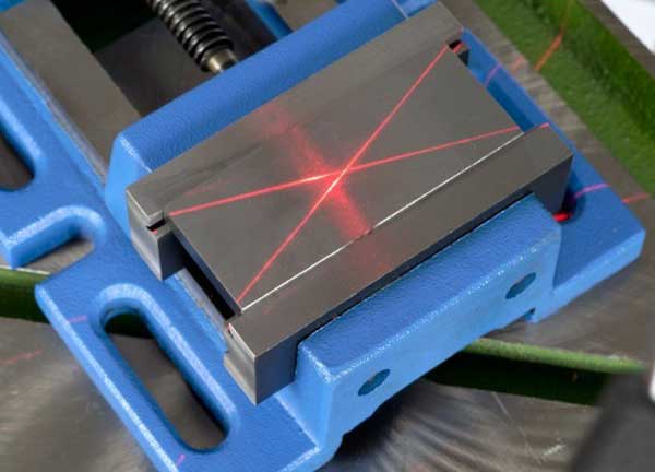 Warco 2B12V, robustní dílenská stolní vrtačka, vario otáčky, laserový ukazatel