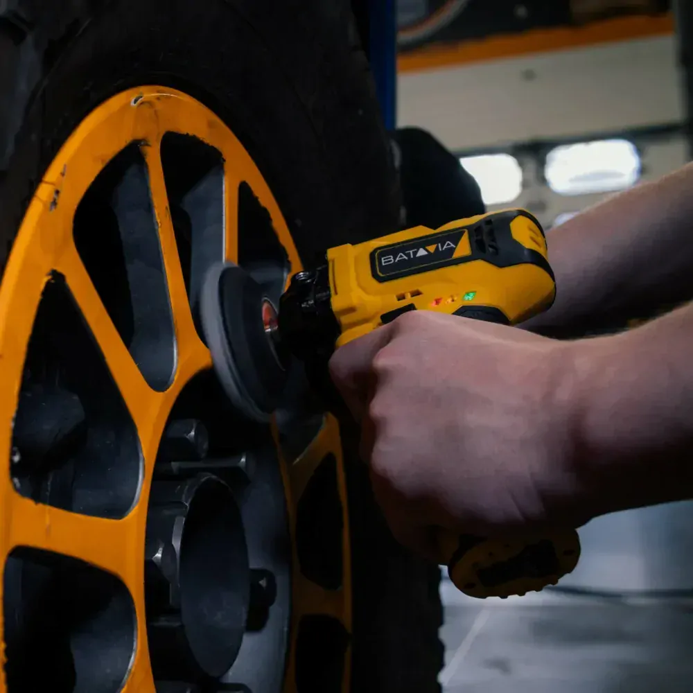 Aku bezdrátová bruska a leštička nejen pro kutily, 12V Li-Ion, bez baterie a nabíječky, FIXXPACK BATAVIA