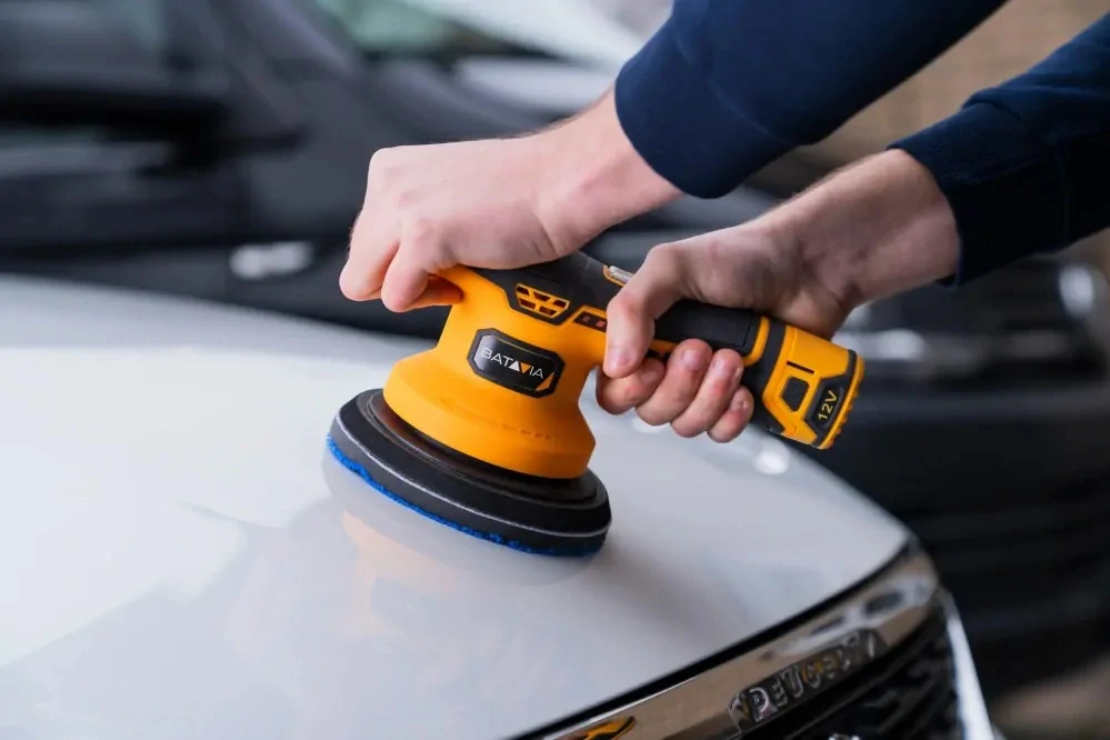 Aku bezdrátová dvojčinná excentrická leštička a bruska, průměr 150 mm, 5000 ot./min. Li-Ion 12V. Bez baterie a nabíječky. FIXXPACK BATAVIA