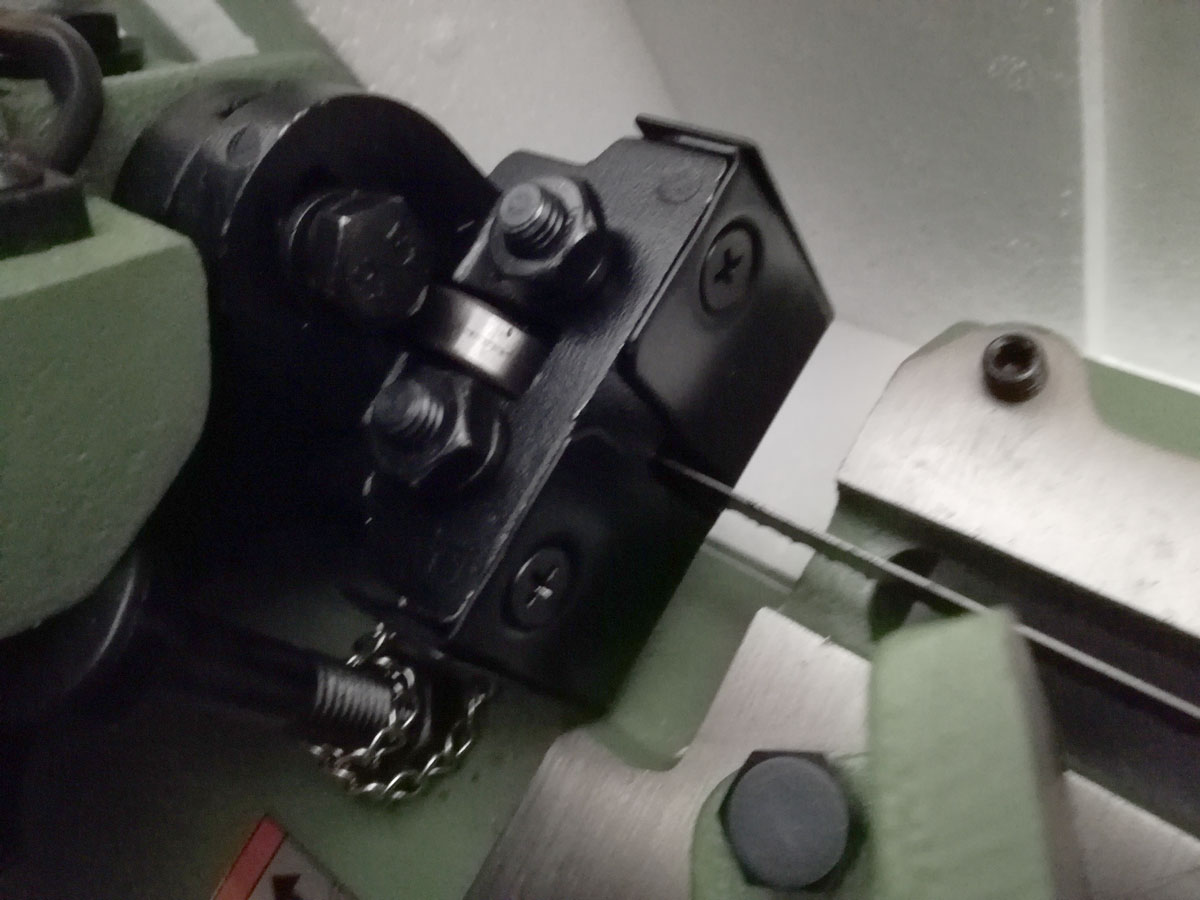 Warco 4 1/2", univerzální pásová pila na kov s podstavcem, 65 kg