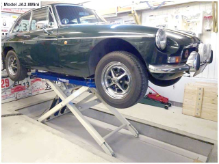 Mobilní 2.8 tunový hydraulicky ovládaný automatický výškově nastavitelný auto zvedák JA2.8Mini - Jema Autolifte, CE homologace, 415 kg