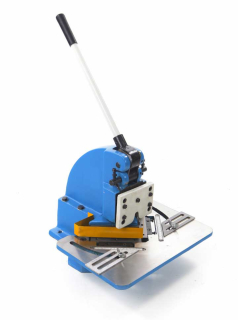 Rohový prostřihovač plechu s tlakem až 4 tuny, kapacita prostřihu 152 x 152 mm, hmotnost 90 kg