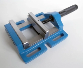 Přesný strojní svěrák pod vrtačku a frézku - šířka čelistí 100 mm, 4 kg, Warco