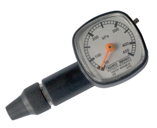Manometr 0.5-4.5 bar (50-450 kPa), plastový, Kovo Brno